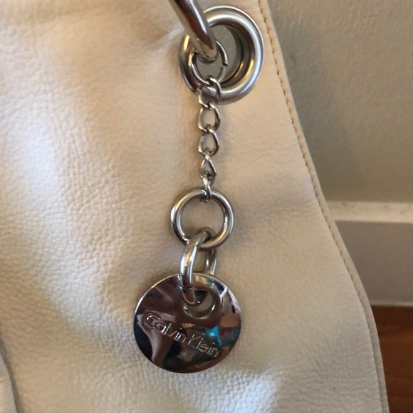 Calvin Klein White Leather Shoulder Bag - Picture 4 of 10